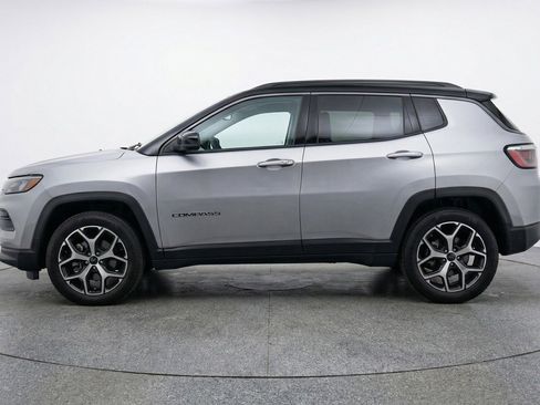 Used 2025 Jeep Compass Limited AWD/4WD image 5