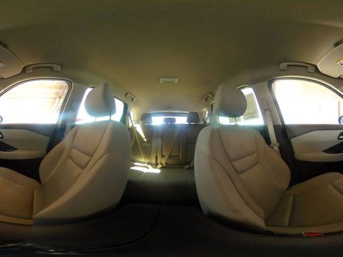 Used 2025 Nissan Rogue SV FWD image 44