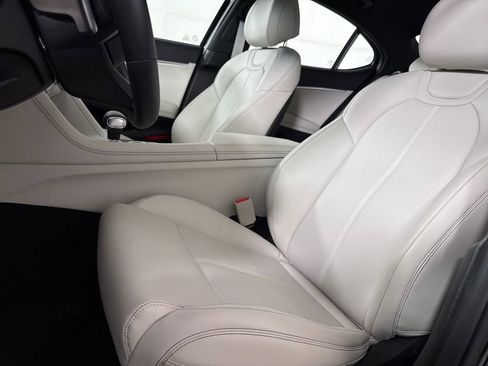 New 2025 Genesis G70 2.5T image 13