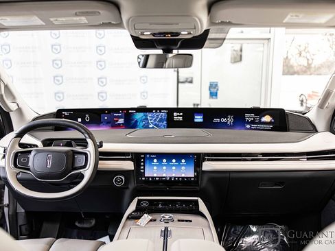 Used 2025 Lincoln Navigator Reserve image 36