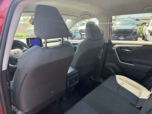 Used 2025 Toyota RAV4 XLE AWD/4WD image 21