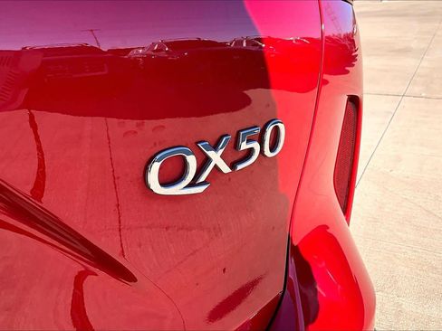 Used 2024 INFINITI QX50 Sensory image 9