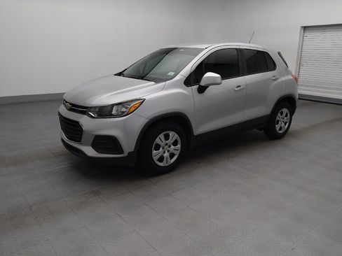 Used 2019 Chevrolet Trax LS FWD image 2