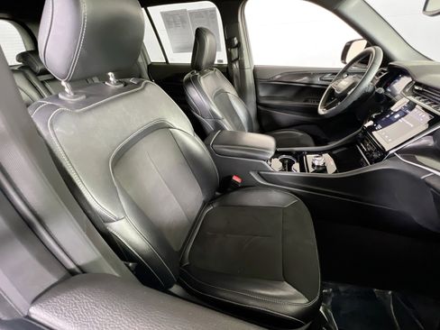 Used 2023 Jeep Grand Cherokee Altitude image 27