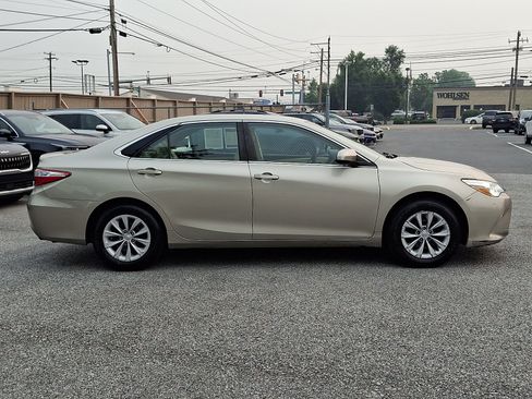 Used 2016 Toyota Camry LE FWD image 4