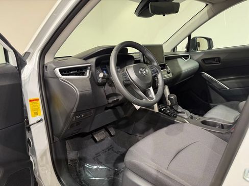 Certified 2025 Toyota Corolla Cross LE FWD image 17
