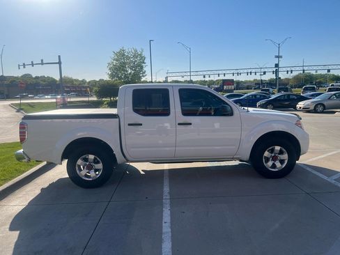Used 2013 Nissan Frontier SV w/ SV Value Truck Pkg AWD/4WD image 5