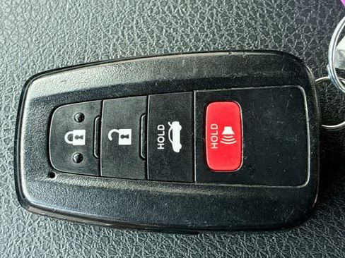 Used 2021 Toyota Camry SE w/ Convenience Package FWD image 21