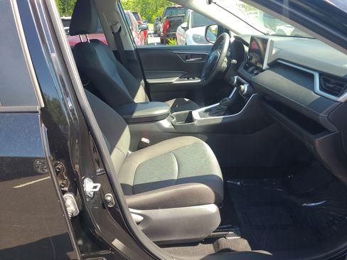 Certified 2025 Toyota RAV4 XLE AWD/4WD image 17