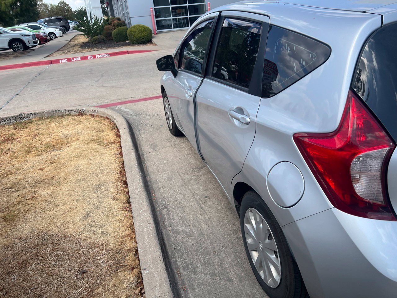 Used 2016 Nissan Versa Note SV FWD image 2
