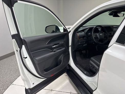 Used 2024 Toyota Grand Highlander AWD Hybrid image 11