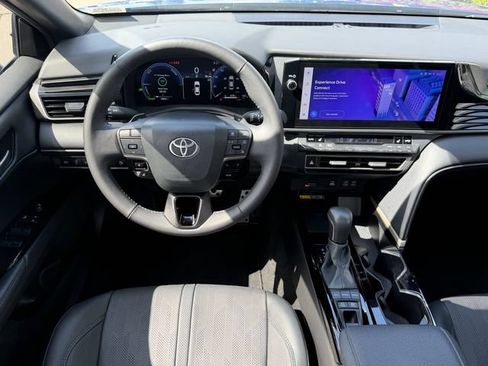 Used 2025 Toyota Camry XSE FWD image 10
