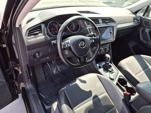 Used 2018 Volkswagen Tiguan SEL AWD/4WD image 37