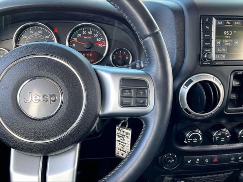 Used 2016 Jeep Wrangler Unlimited Rubicon image 20