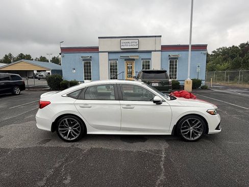 Used 2023 Honda Civic Touring image 6