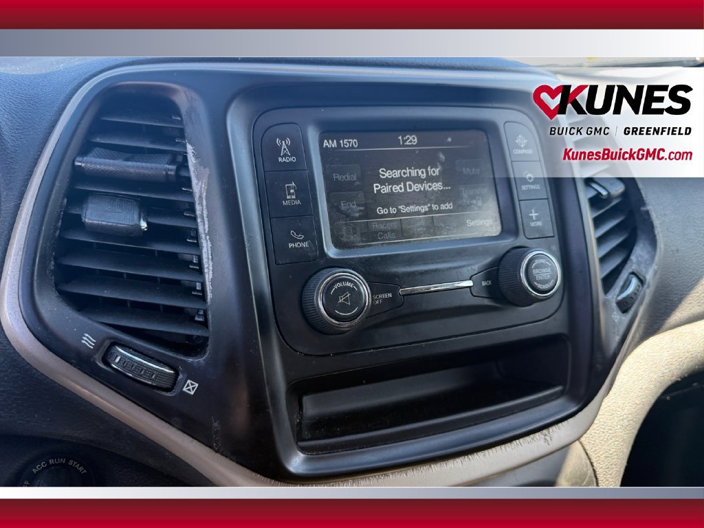 Used 2018 Jeep Cherokee Latitude w/ Altitude Package AWD/4WD image 25