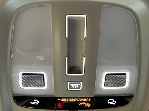 Used 2025 Volvo XC40 B5 Ultra w/ Climate Package image 40