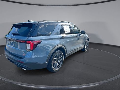 Used 2025 Ford Explorer ST AWD/4WD image 11