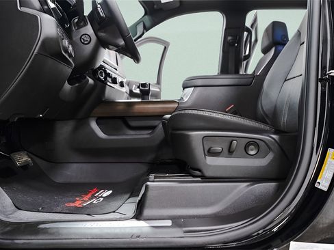 Used 2025 Chevrolet Silverado 1500 High Country w/ Midnight Edition image 25