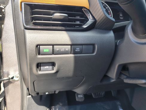 Used 2025 Nissan Sentra SV w/ SV Premium Package FWD image 30