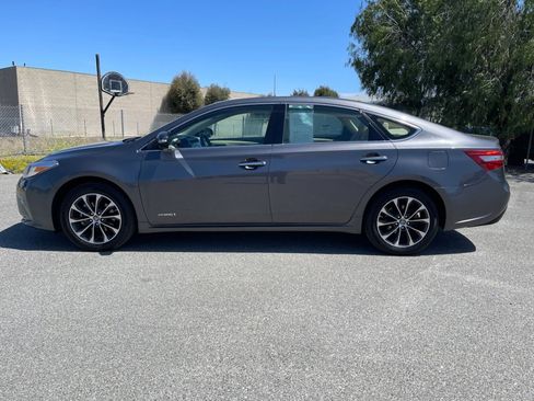 Used 2018 Toyota Avalon XLE Premium w/ Preferred Accessory Package FWD image 8