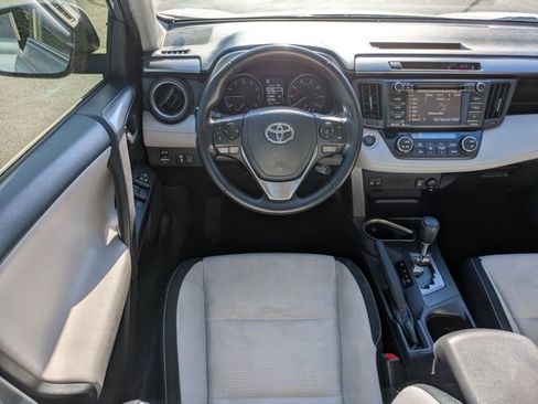 Used 2018 Toyota RAV4 XLE FWD image 17