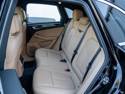 Certified 2025 Porsche Macan image 31