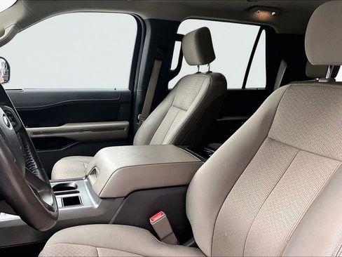 Used 2018 Ford Expedition XLT image 20