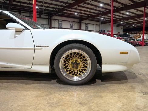 Used 1992 Pontiac Firebird Formula RWD image 11