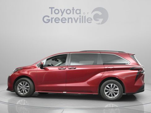 Certified 2023 Toyota Sienna XLE FWD image 6
