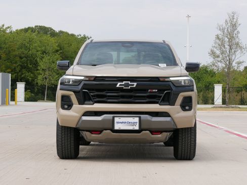 Used 2023 Chevrolet Colorado Z71 w/ Z71 Convenience Package 2 AWD/4WD image 3