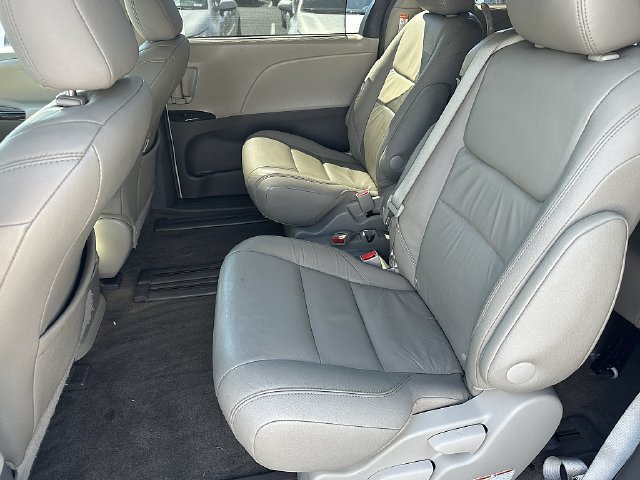 Used 2015 Toyota Sienna XLE Premium FWD image 16