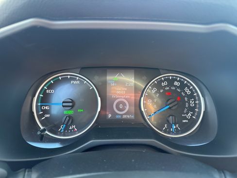 Used 2022 Toyota RAV4 XLE Premium image 18