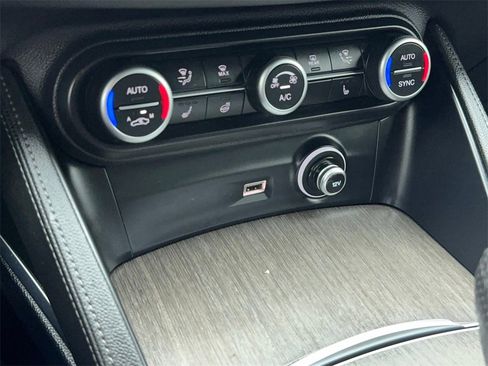 Used 2023 Alfa Romeo Stelvio Ti image 30