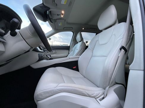 Used 2020 Volvo XC90 T5 Momentum w/ Protection Package Premier image 10