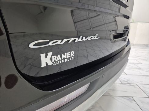 Used 2022 Kia Carnival LX image 33