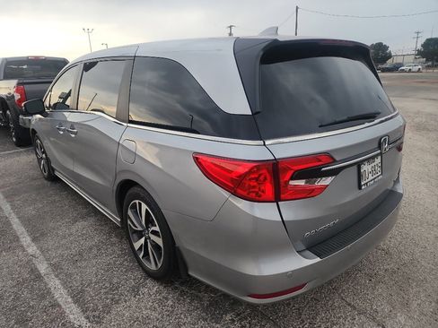 Used 2024 Honda Odyssey Touring image 3
