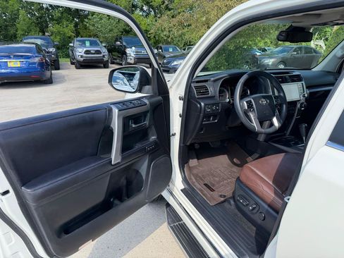 Used 2020 Toyota 4Runner Limited RWD image 10