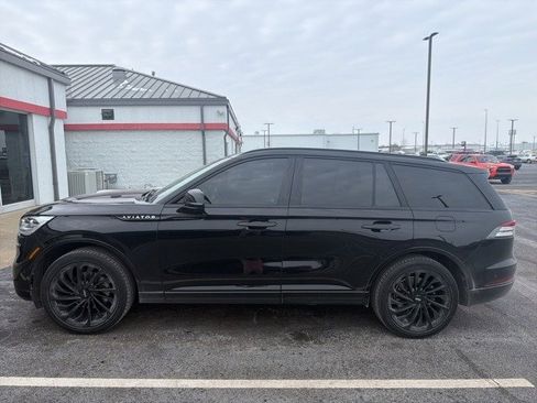 Used 2023 Lincoln Aviator Reserve w/ Equipment Group 201A image 3