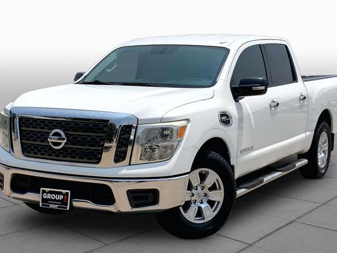 Used 2017 Nissan Titan SV RWD image 1