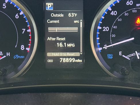 Used 2019 Toyota Highlander Plus FWD image 10