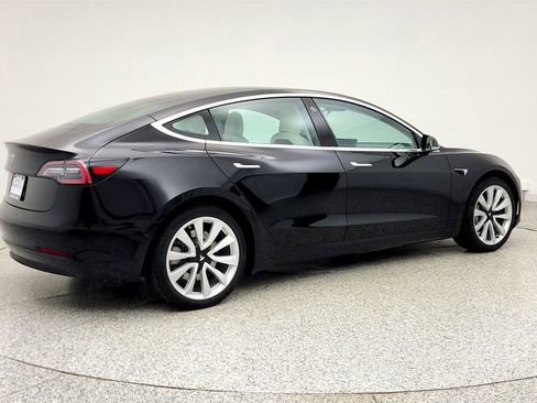 Used 2018 Tesla Model 3 Mid Range image 5