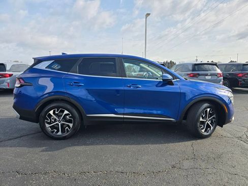 Used 2025 Kia Sportage EX FWD image 9
