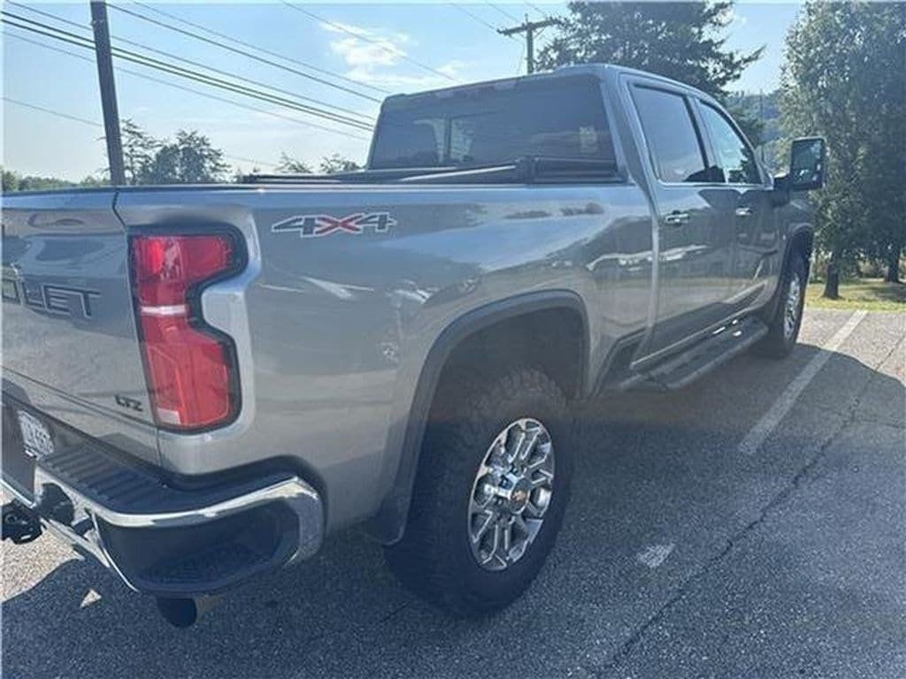 Used 2024 Chevrolet Silverado 2500 LTZ w/ LTZ Premium Package AWD/4WD image 12