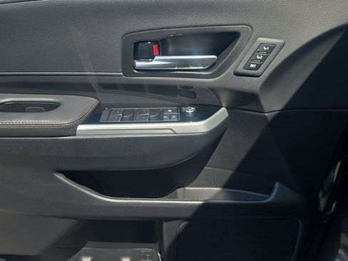 Used 2025 Toyota Sienna Platinum AWD/4WD image 16