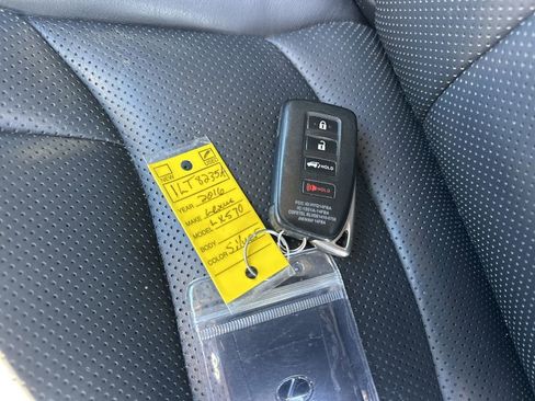 Used 2016 Lexus LX 570 4WD image 38