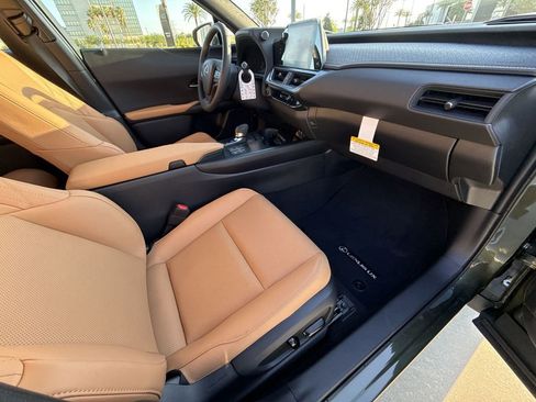New 2026 Lexus UX 300h FWD image 15
