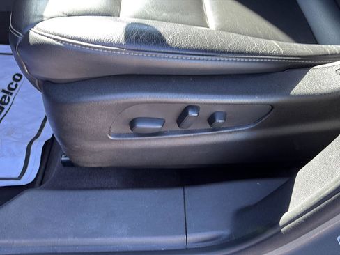 Used 2023 Cadillac XT4 Premium Luxury image 11