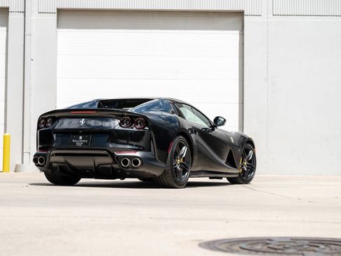 Used 2022 Ferrari 812 GTS RWD image 21