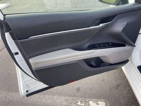 Used 2020 Toyota Camry LE image 11